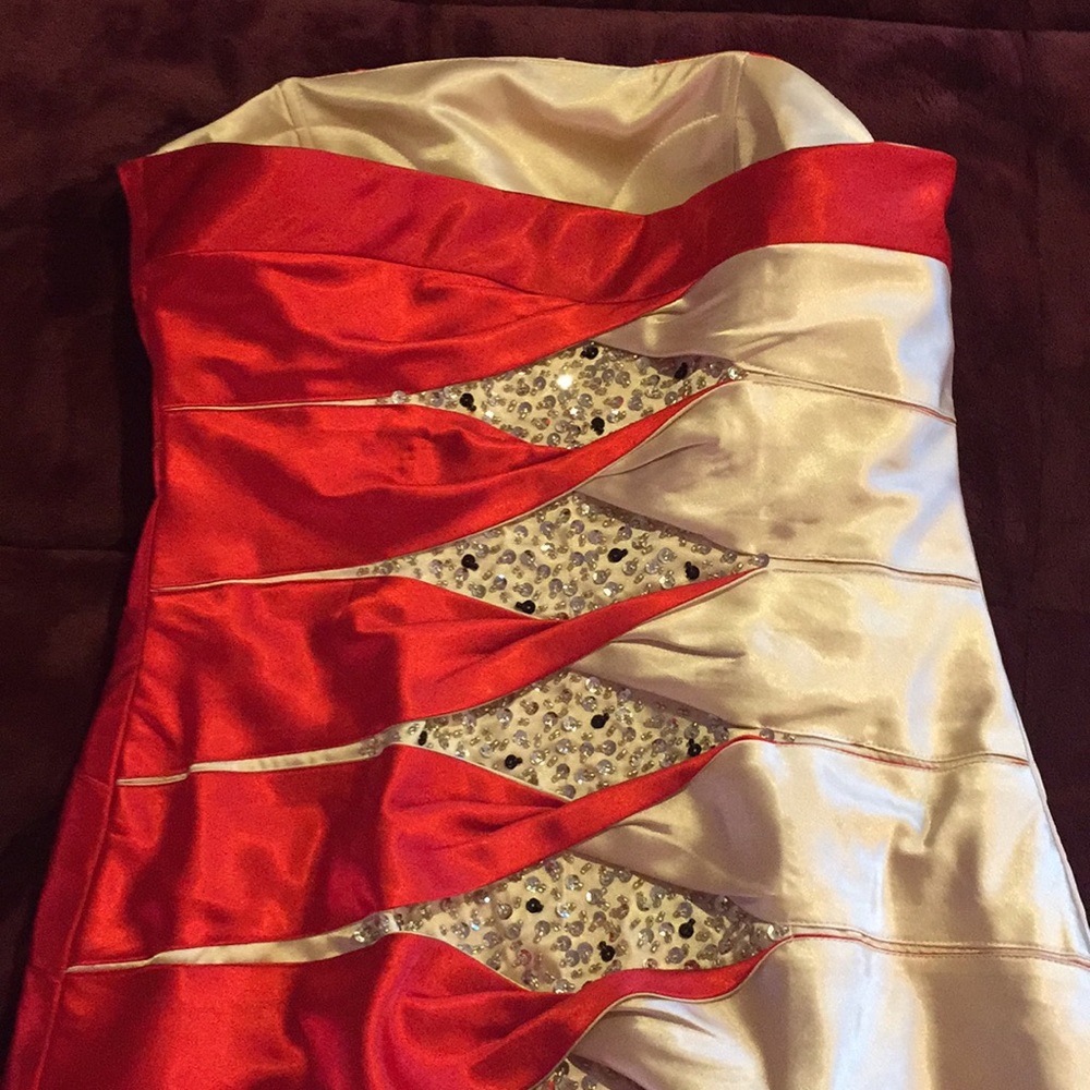 Red & Gold Prom Dress 💋